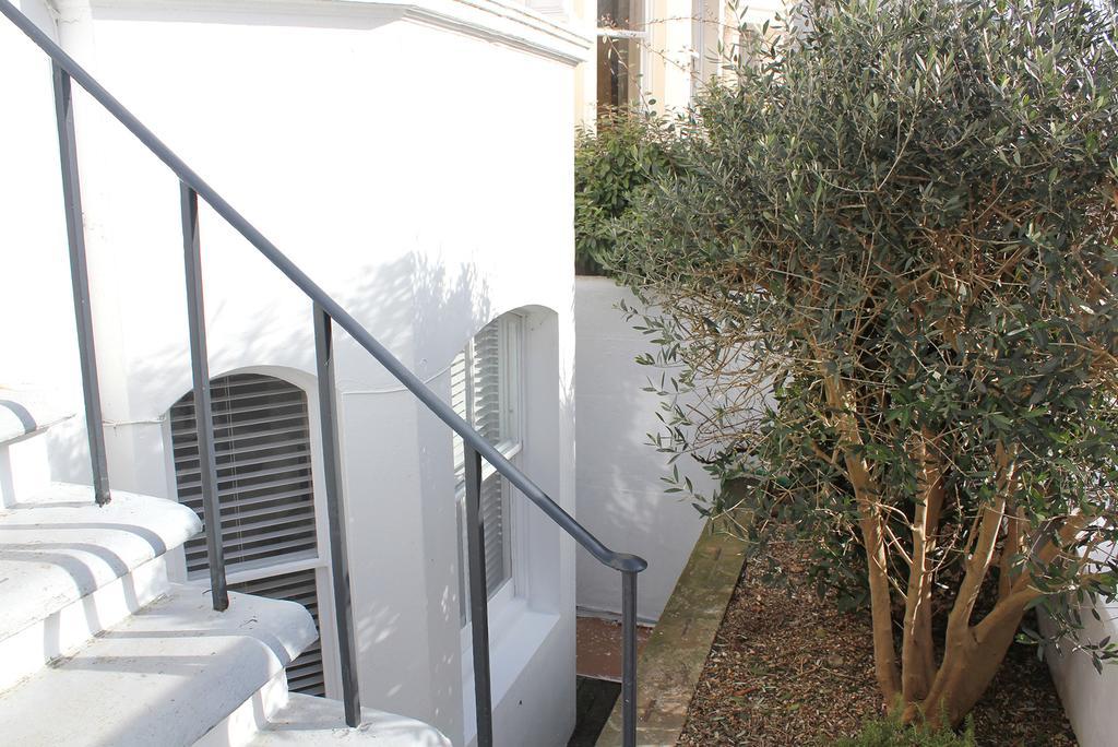 West Hill Apartment *